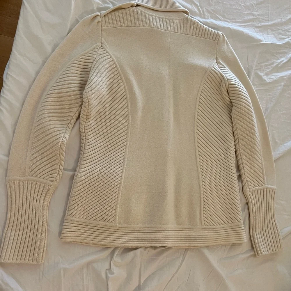 Very elegant,beautiful 100% wool. New, without tags. - Picture 2 of 9